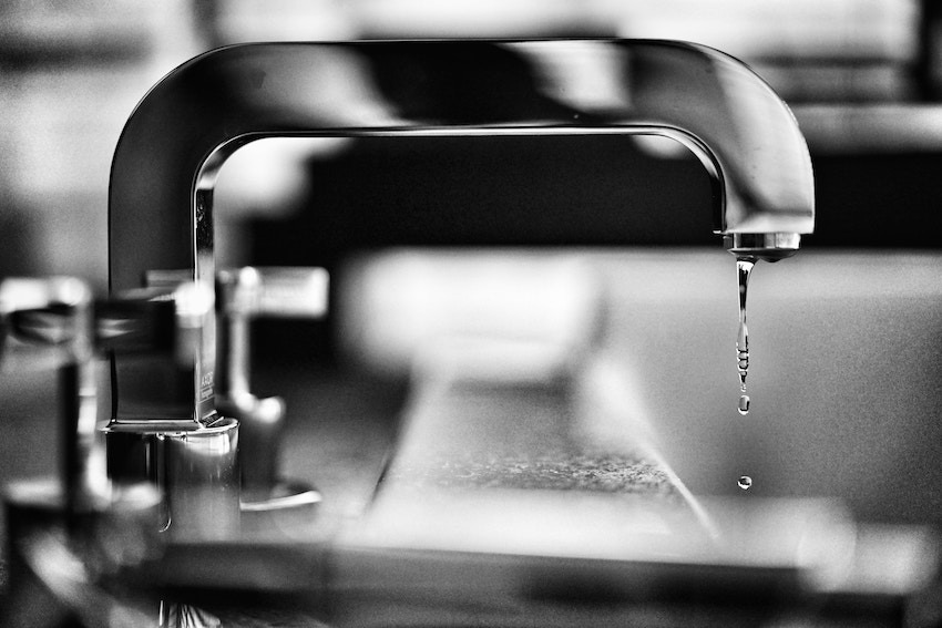 ¿Cómo arreglar una avería de agua en Madrid?